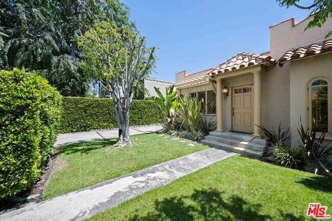 Building Photo - 704 Westbourne Dr