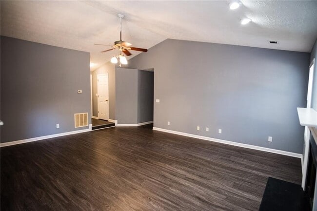 Building Photo - 4885 Streamside Dr