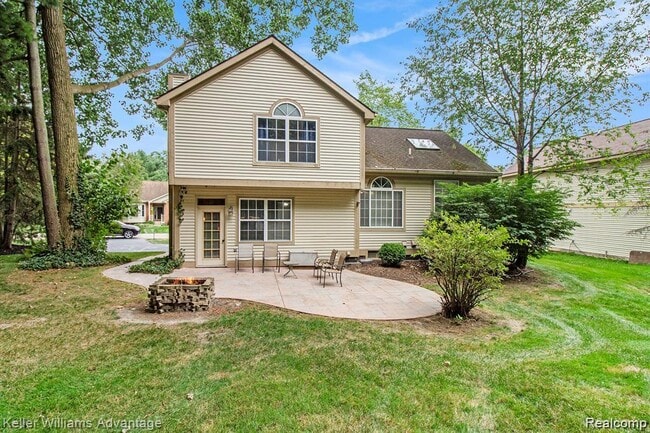 Building Photo - 130 Lakeshore Pointe Dr