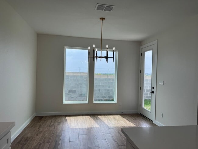 Building Photo - 7524 Cresta Bella St