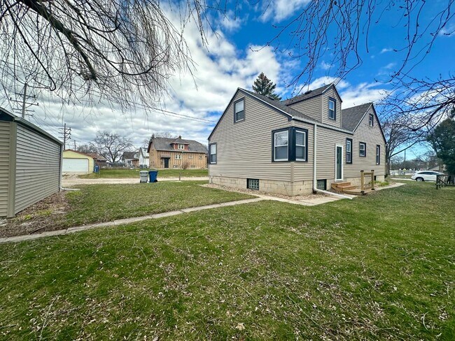 Building Photo - 5883 N 84th St