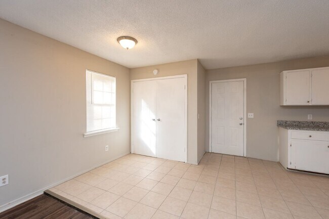 Building Photo - Relax & Unwind in This Beautifully Renovated 3BR Home