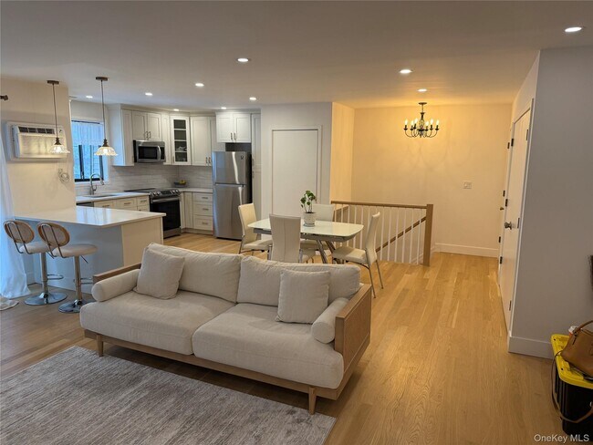 Building Photo - 404 Vista on the Lake