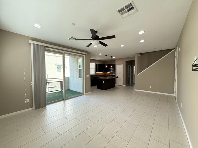 Building Photo - 2/BD 2.5/BA Luxury Gated Townhouse in Summ...