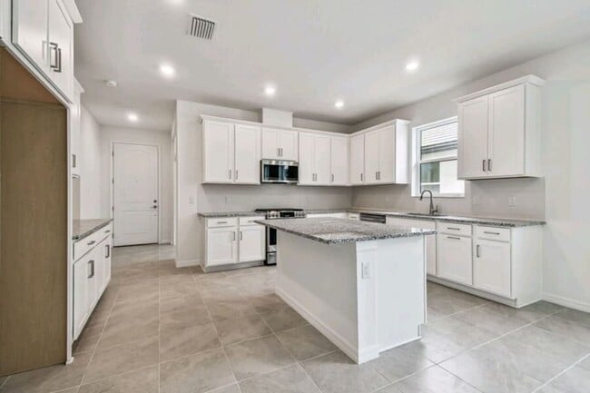 Building Photo - Lakewood Ranch Brand New Villa 2 bedroom with flex space (Office/ 3rd Bedroom)