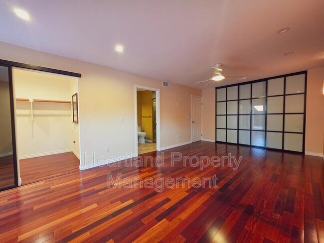 Building Photo - 7381 Laura Ct