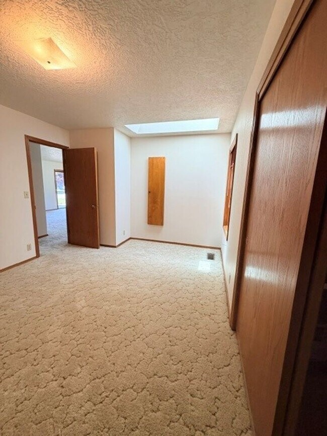 Building Photo - Charming 3-Bedroom Home with Garage & Lawn Care Included