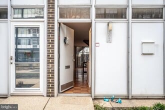 Building Photo - 302 N St SW