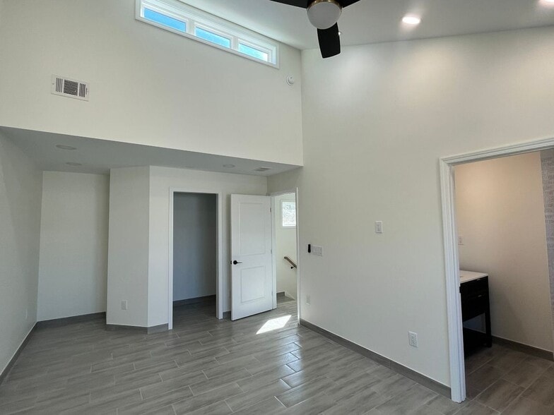 Building Photo - 4500 Kings Lake Dr