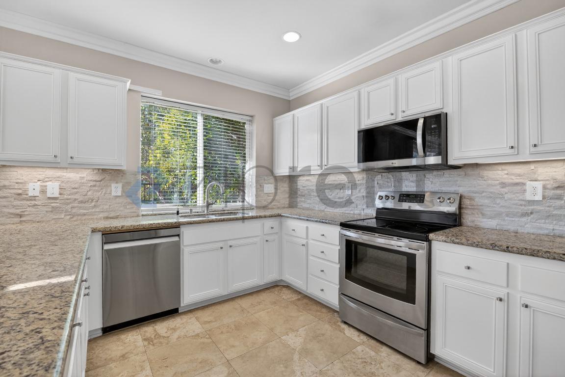 Building Photo - 5775 Cam Del Cielo