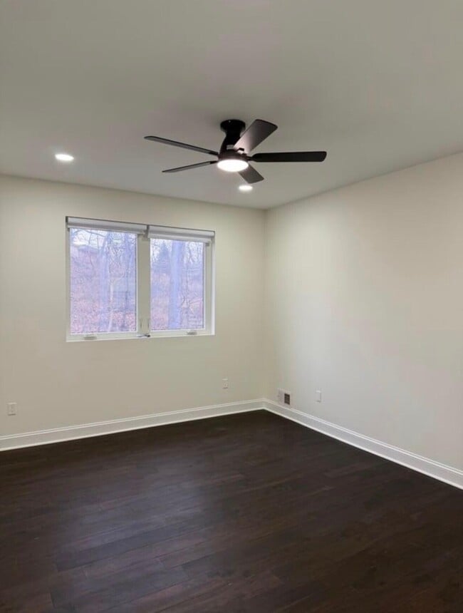 Building Photo - 2544 Eastlawn Ave