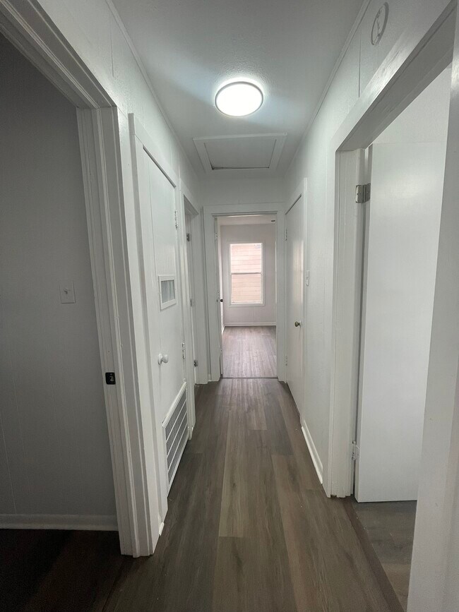 Building Photo - 602 S Wanda Dr