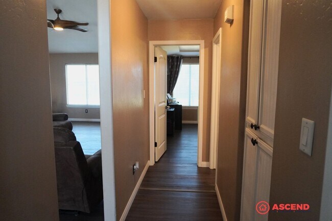 Building Photo - Beautiful 3 Bedroom + Office Home with a P...