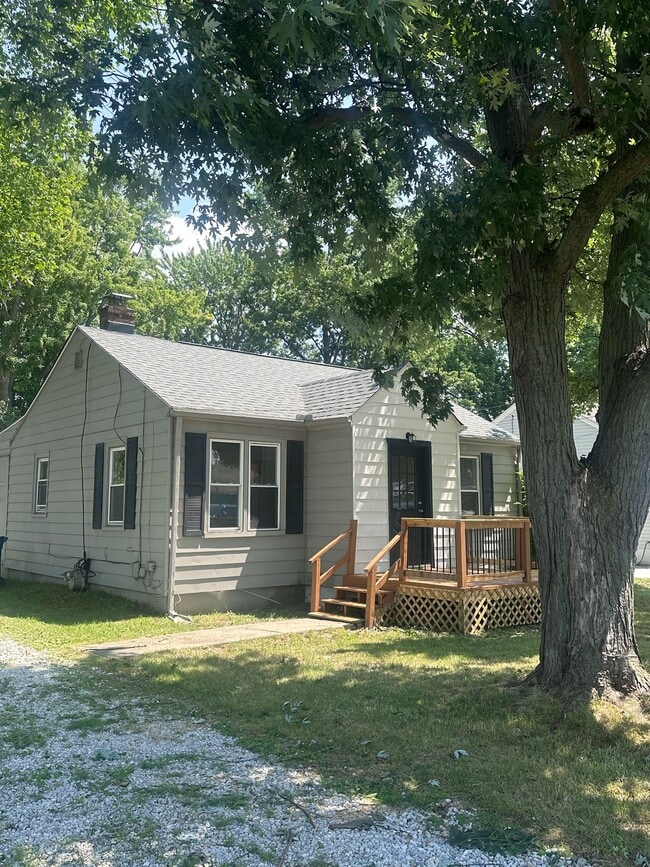 Primary Photo - 1525 E 365th St