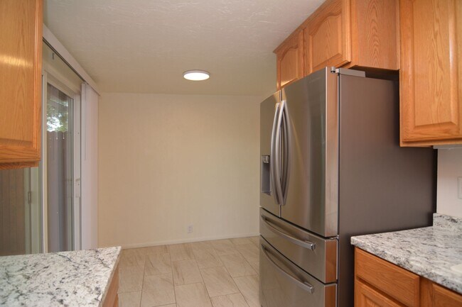 Building Photo - Well Maintained 2 Bedroom 1 Bath Townhouse! East Tucson Location!