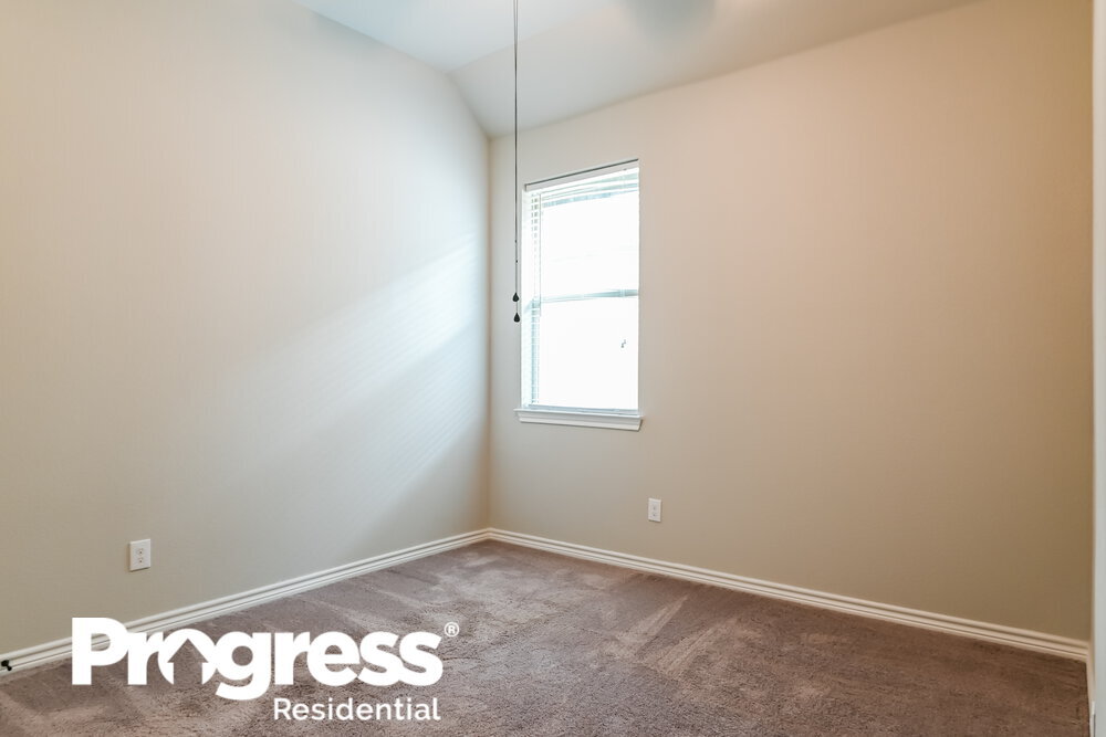 Building Photo - 325 Strait Ln