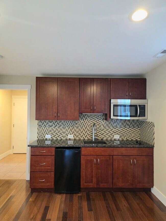 Building Photo - Auburn west hill 4 bedroom and 3 bathroom well maintained home.  Available NOW!