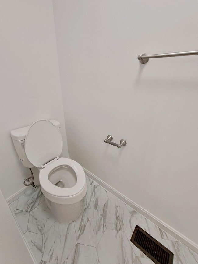 Building Photo - 3870 Gateview Pl