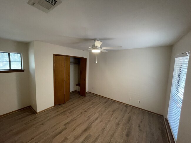 Building Photo - 1214 Timber Bay
