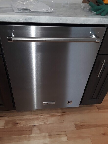 Dishwasher - 8814 N Edison St