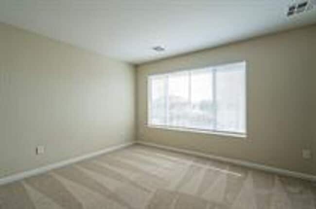 Building Photo - Incredible Single Family Home!