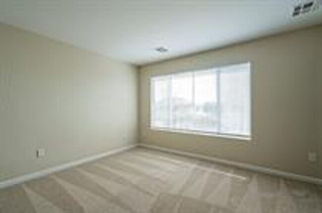 Building Photo - Limited Time: No Application Fee Required Apply for FREE — $55 Fee Waived 5 BDRM 2.5 BATHS