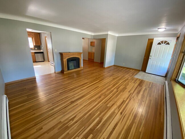 Building Photo - Charming 3-Bed, 2-Bath Home in North Fargo