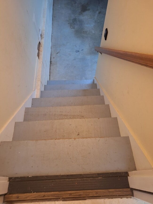 Building Photo - 4bd/3 bath located in desirable neighbor in Fox Den Subdivision in West Knoxville