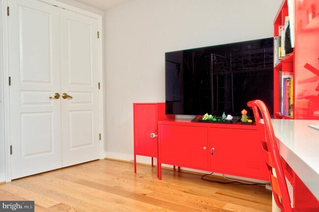 Building Photo - 616 E Street NW Unit 449