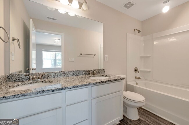 Building Photo - 328 Ashigan St