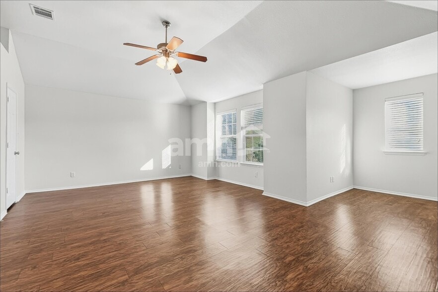 Building Photo - 5512 Parkview Hills Ln