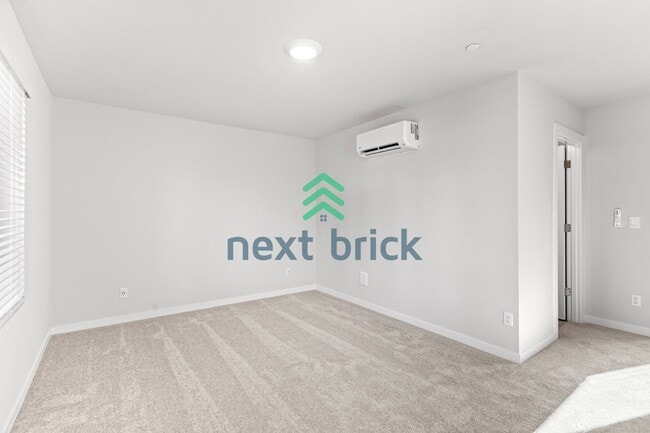 Building Photo - "Spacious 3-Bedroom Luxury Townhouse in Everett with 3 Full Baths"