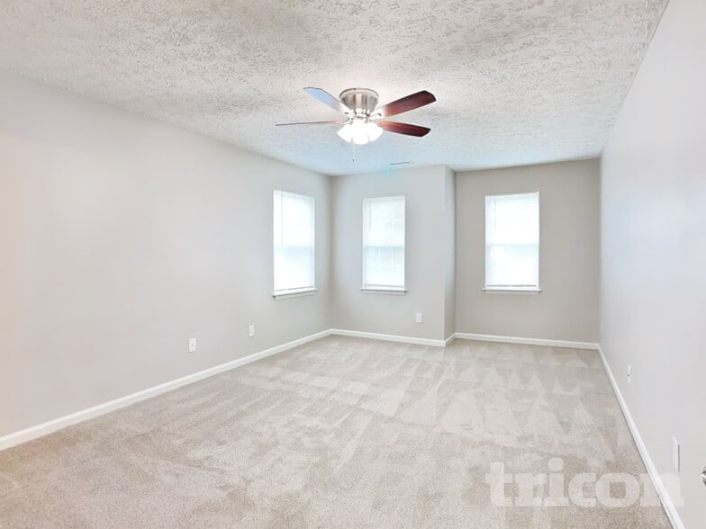 Building Photo - 1829 Elkpark Dr