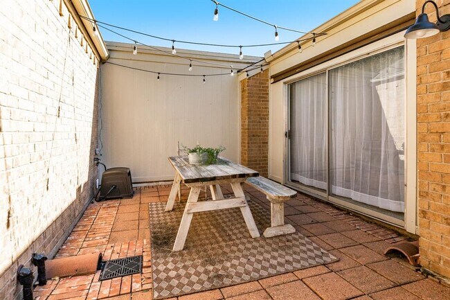 Building Photo - 1814 Veranda Dr