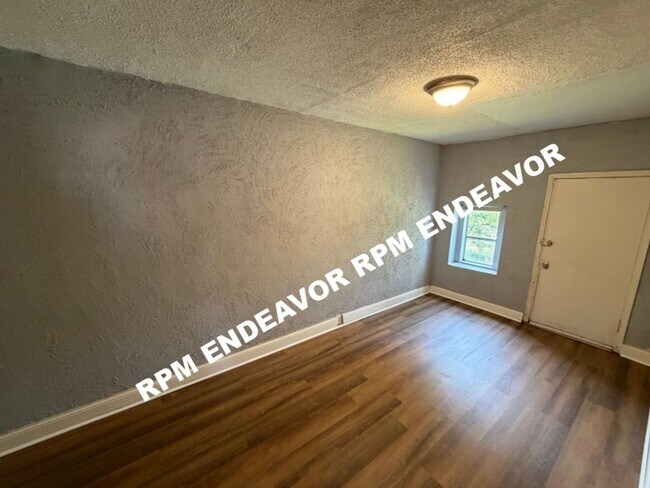 Building Photo - 1407-1407 Rowan Ave
