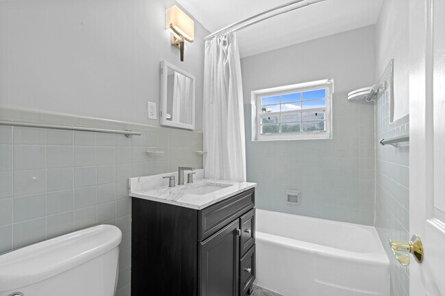 Building Photo - 259 Bloomfield Dr