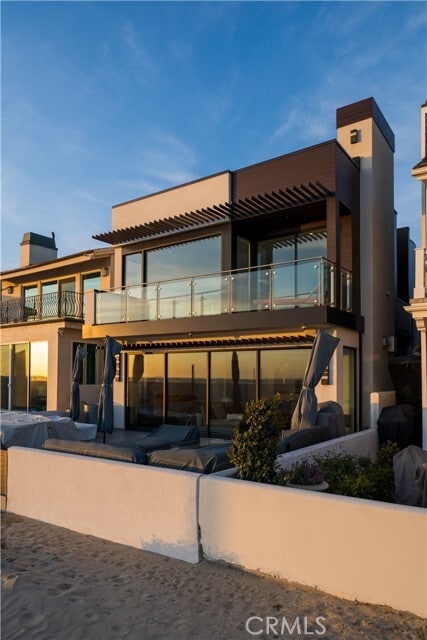 Building Photo - 7104 W Oceanfront