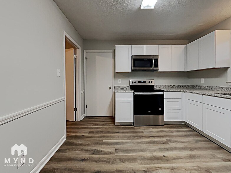 Building Photo - 6600 Barrington Dr