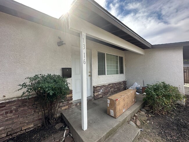 Building Photo - 1316 Thorsen Ave