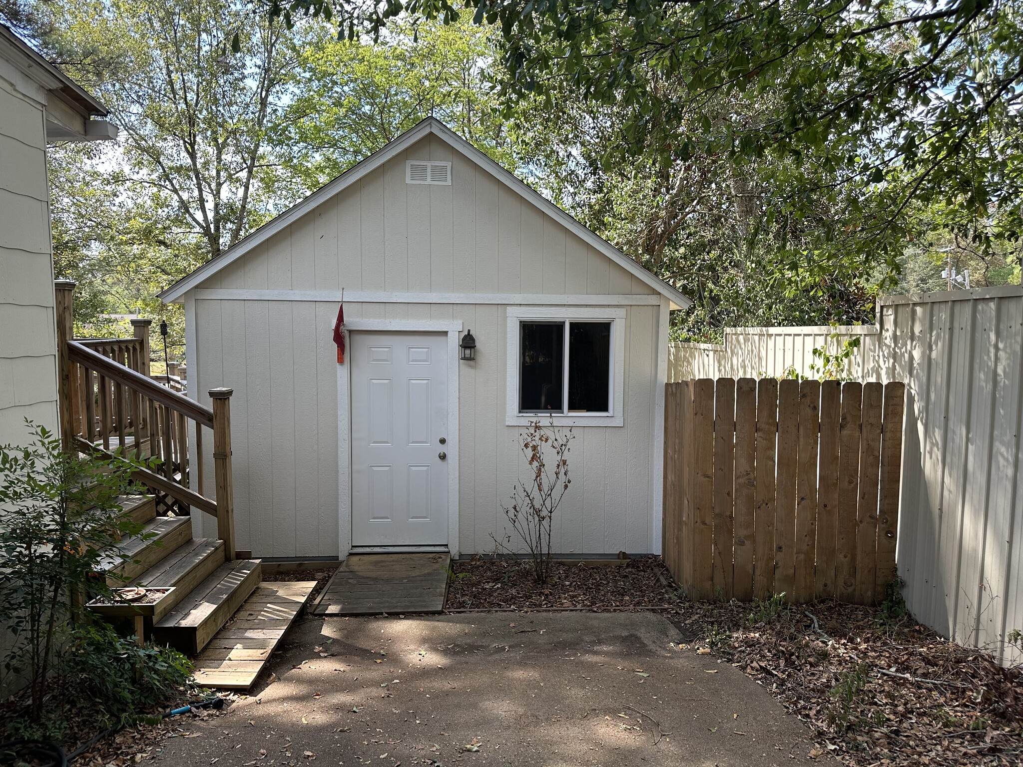 Building Photo - 1101 Monroe St