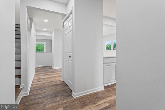 Building Photo - 6608 Beach Dr