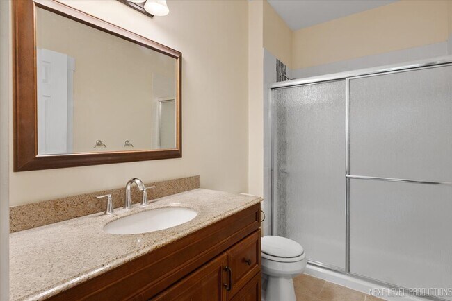Building Photo - 910 Genesee Dr