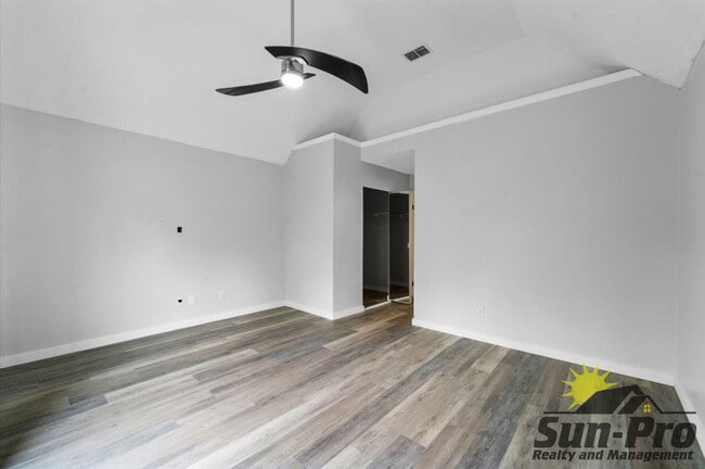 Building Photo - 3960 Oak Trail Run