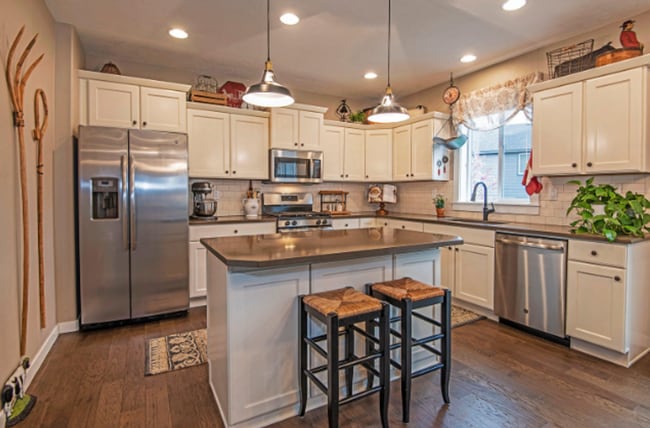 Building Photo - Modern 4-bdr with two Master Suites & Moun...