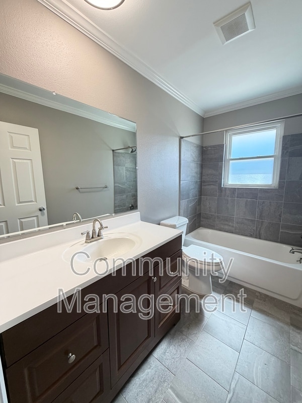 Building Photo - 122 Joan St