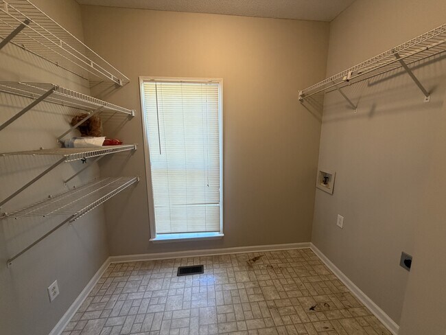 Building Photo - 230 Clinton Crossing Dr