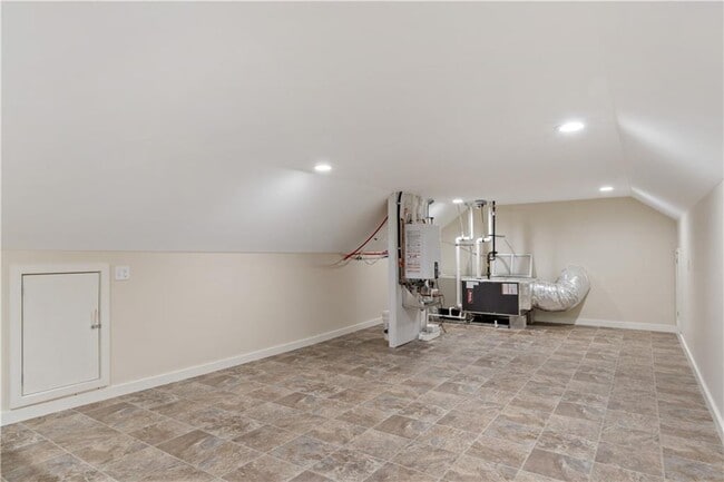 Building Photo - 595 St Paul St