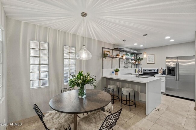 Building Photo - Spacious 1bdrm  light and bright bedroom with walk in closet