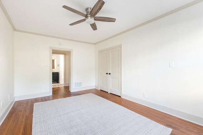 Building Photo - 2014 Golf Terrace Dr