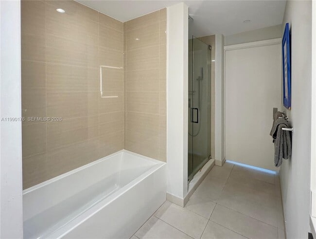 Building Photo - 851 NE 1st Ave